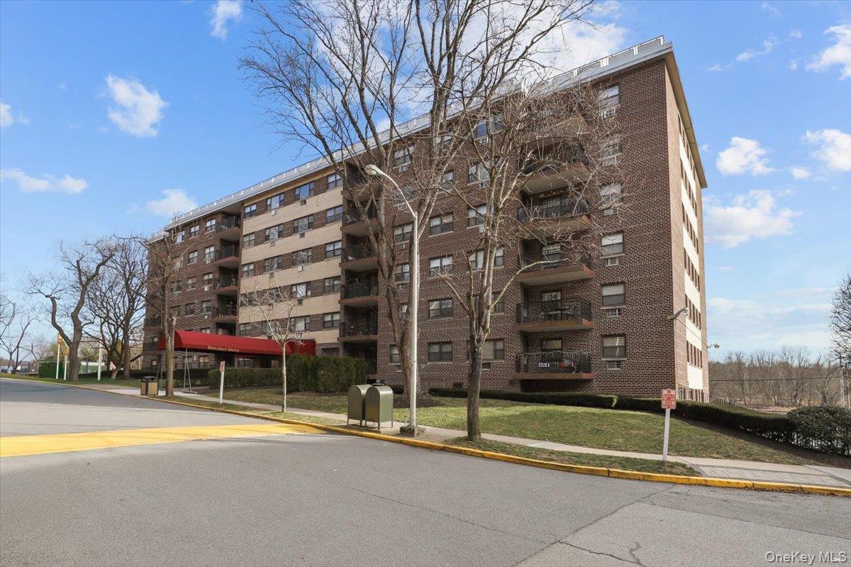 #14 photo, 200 Diplomat Drive, Mount Kisco , NY 10549