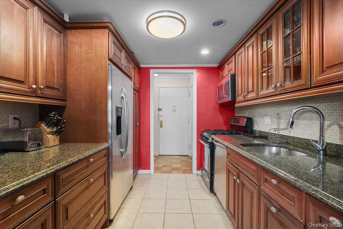 #8 photo, 200 Diplomat Drive, Mount Kisco , NY 10549