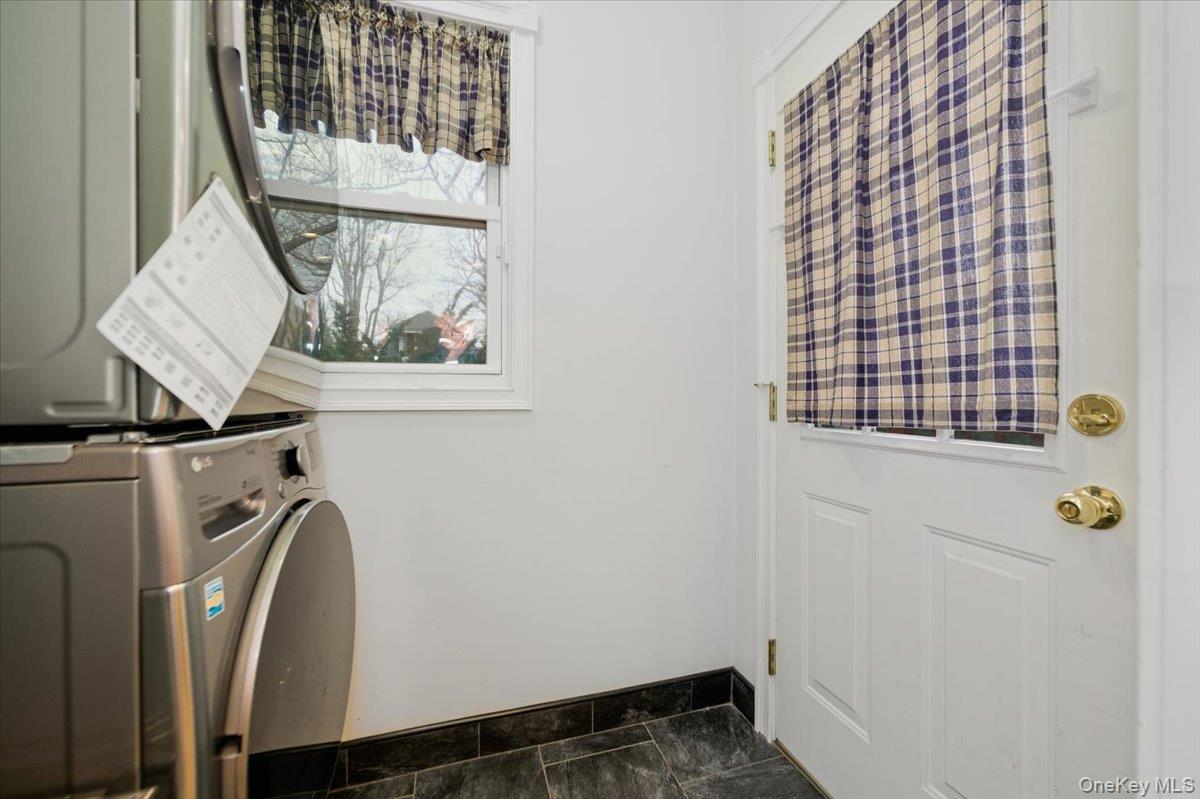 #13 photo, 22 Sunset Trail, Bronx , NY 10465