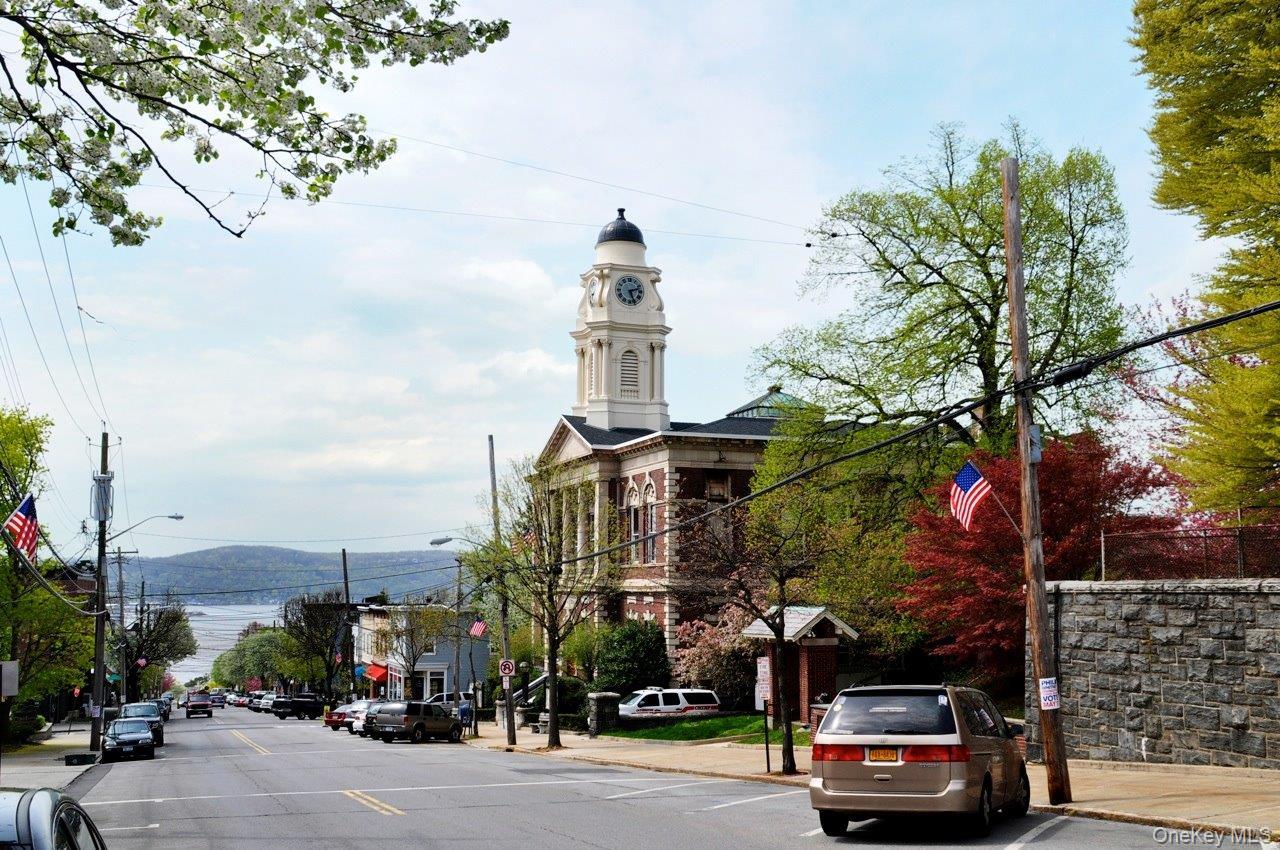 #20 photo, 32 Westwood Close, Irvington , NY 10533