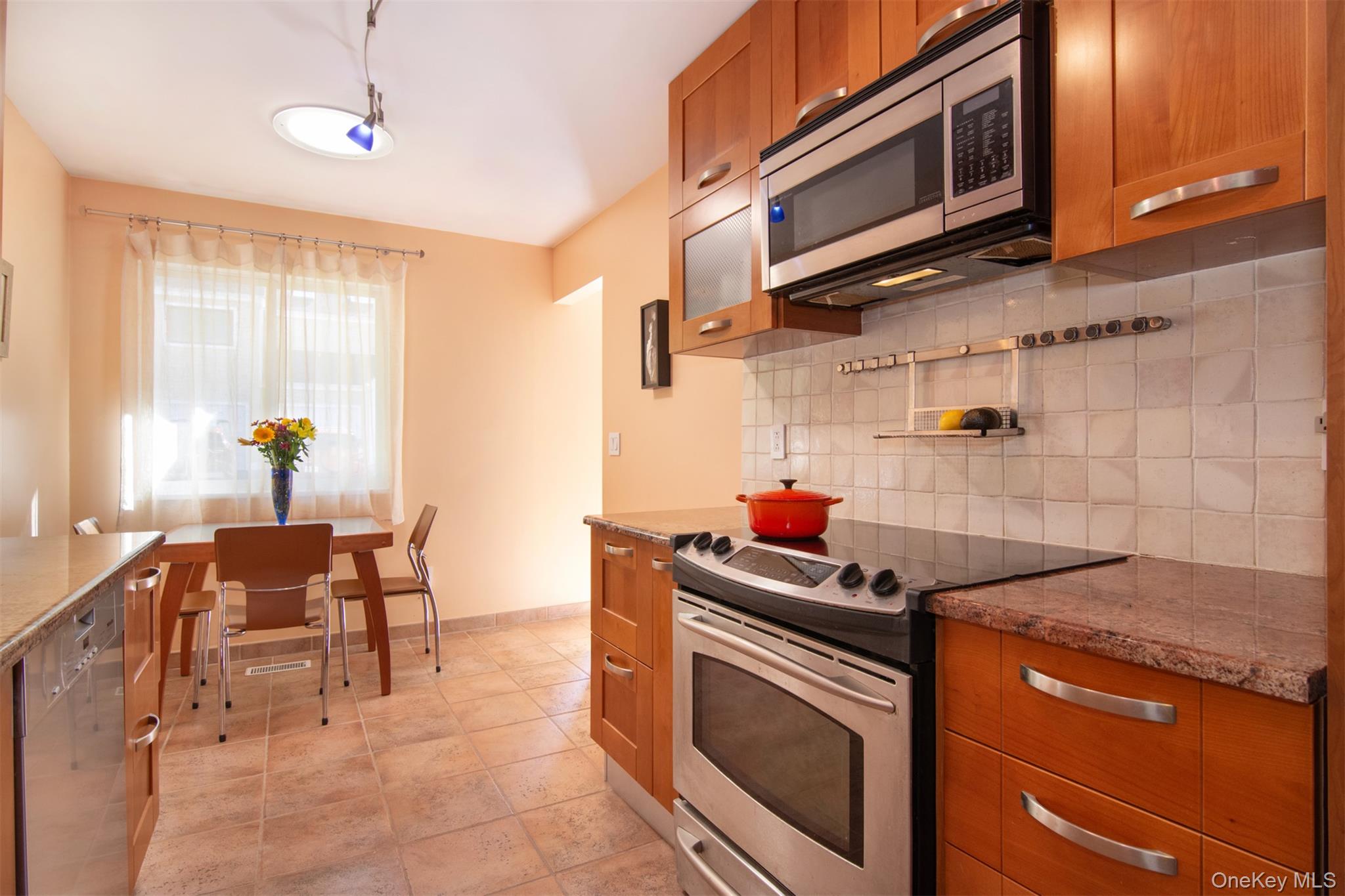 #3 photo, 32 Westwood Close, Irvington , NY 10533