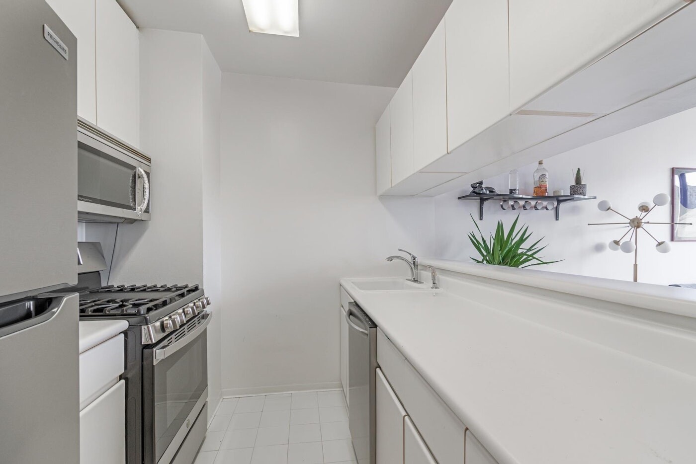 #12 photo, 235 E 40TH Street, Murray Hill , NY 10016