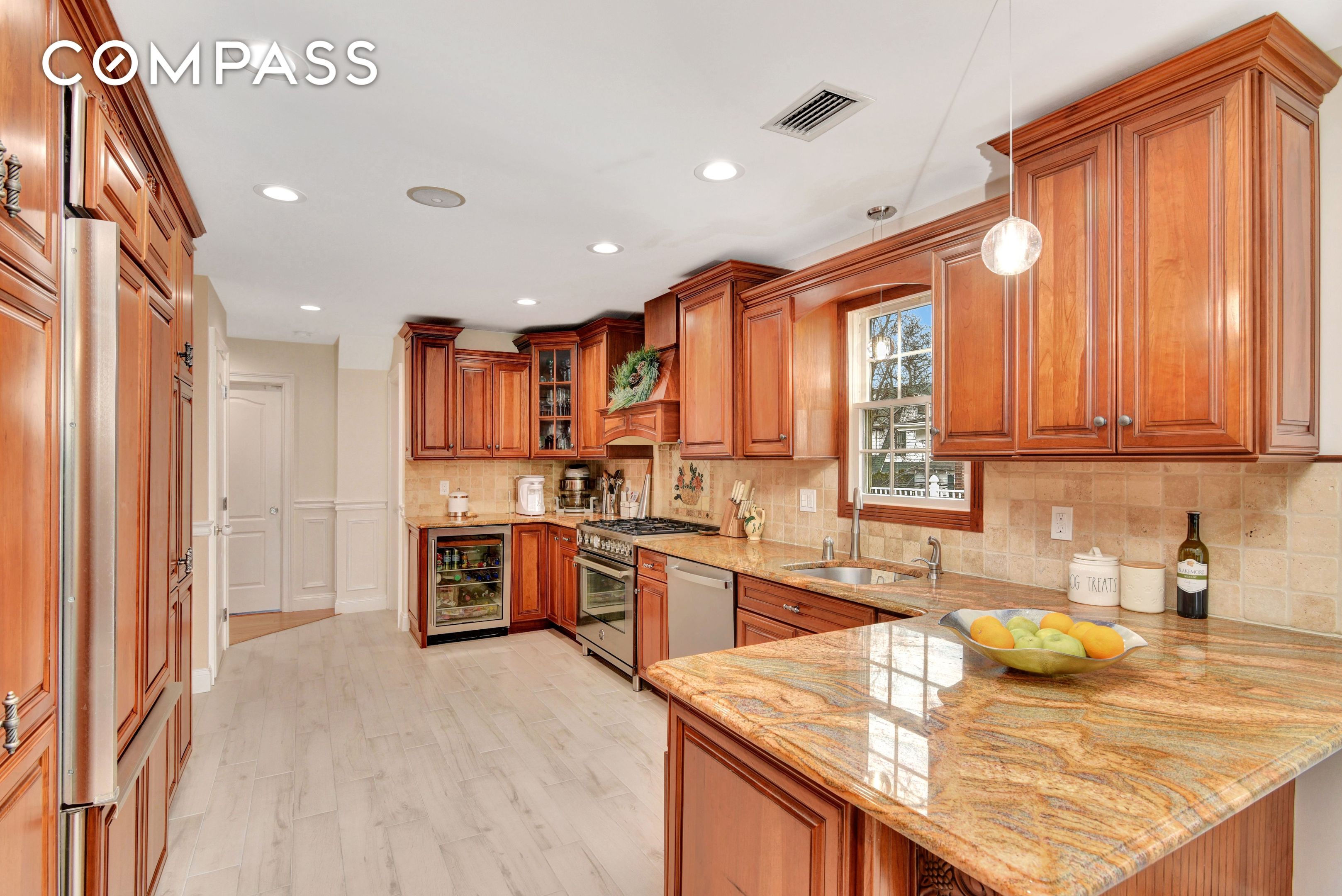 #14 photo, 215 Lawrence Avenue, New York City , NY 10310