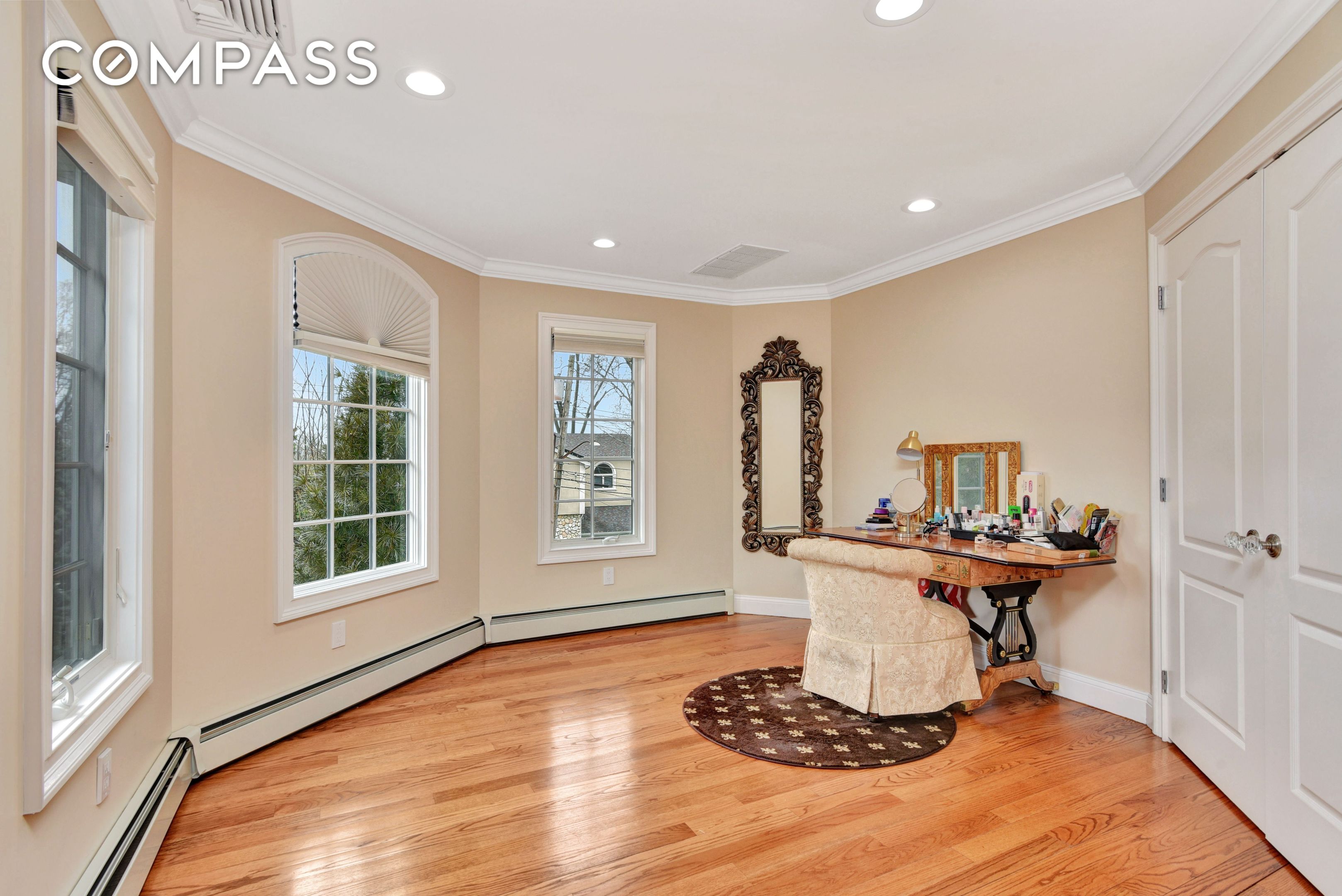 #21 photo, 215 Lawrence Avenue, New York City , NY 10310