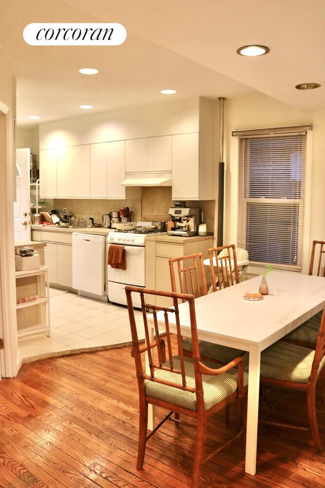 #1 photo, 38 RICHARDSON Street, ब्रुकलीन Williamsburg , NY 11211