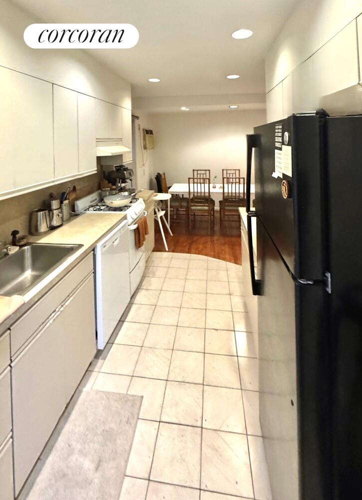 #5 photo, 38 RICHARDSON Street, ब्रुकलीन Williamsburg , NY 11211