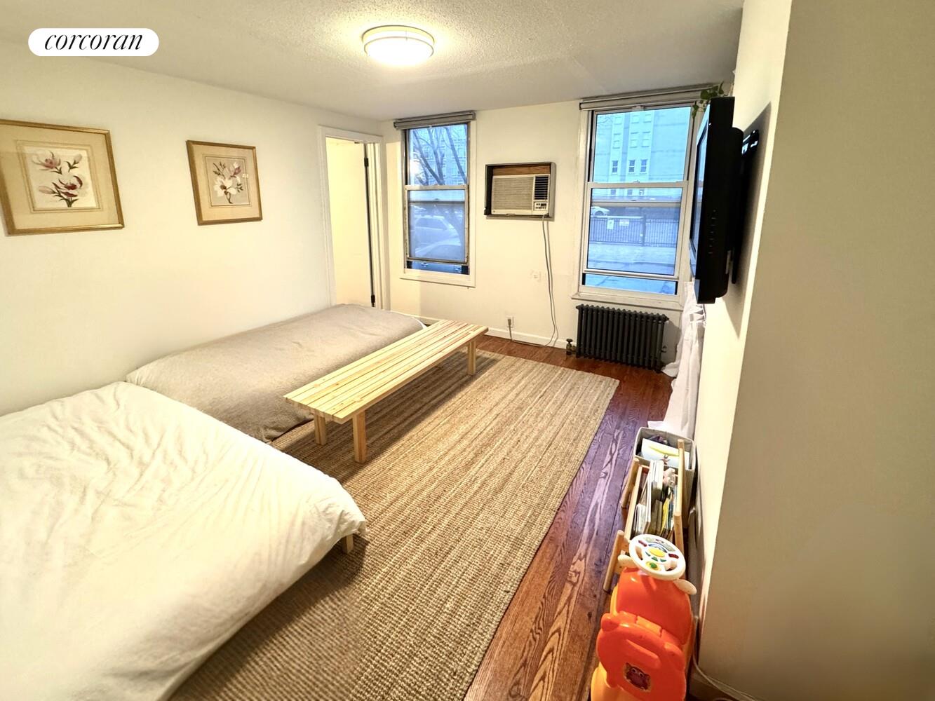 #8 photo, 38 RICHARDSON Street, ब्रुकलीन Williamsburg , NY 11211