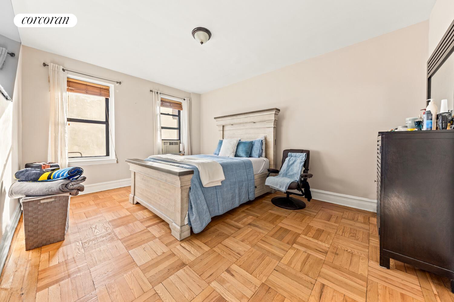 #10 photo, 3000 VALENTINE Avenue, ब्रोंक्स Norwood , NY 10458