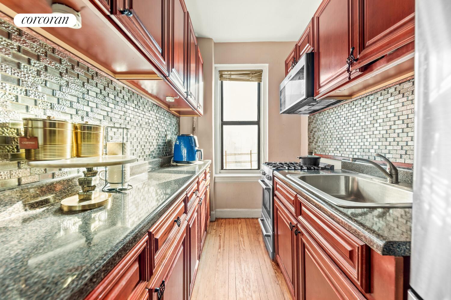 #5 photo, 3000 VALENTINE Avenue, ब्रोंक्स Norwood , NY 10458