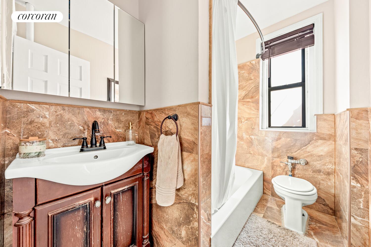 #6 photo, 3000 VALENTINE Avenue, ब्रोंक्स Norwood , NY 10458