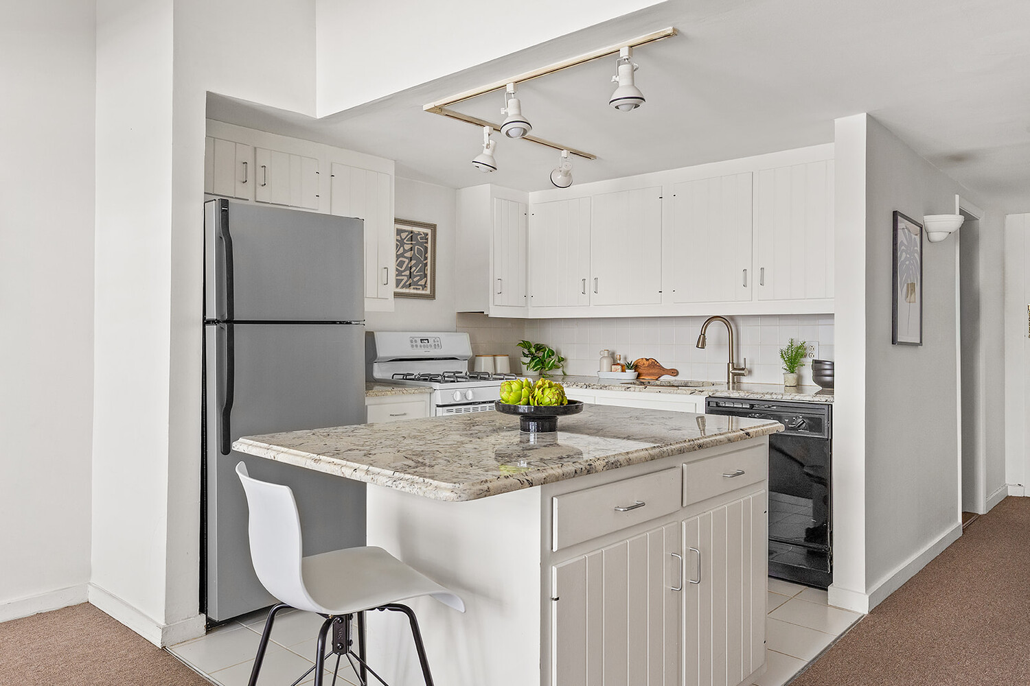 #4 photo, 536 W 43RD Street, Hell's Kitchen , NY 10036