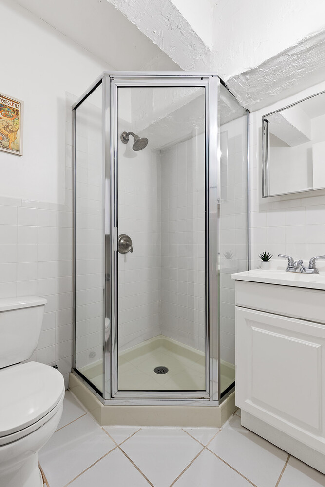 #7 photo, 536 W 43RD Street, Hell's Kitchen , NY 10036