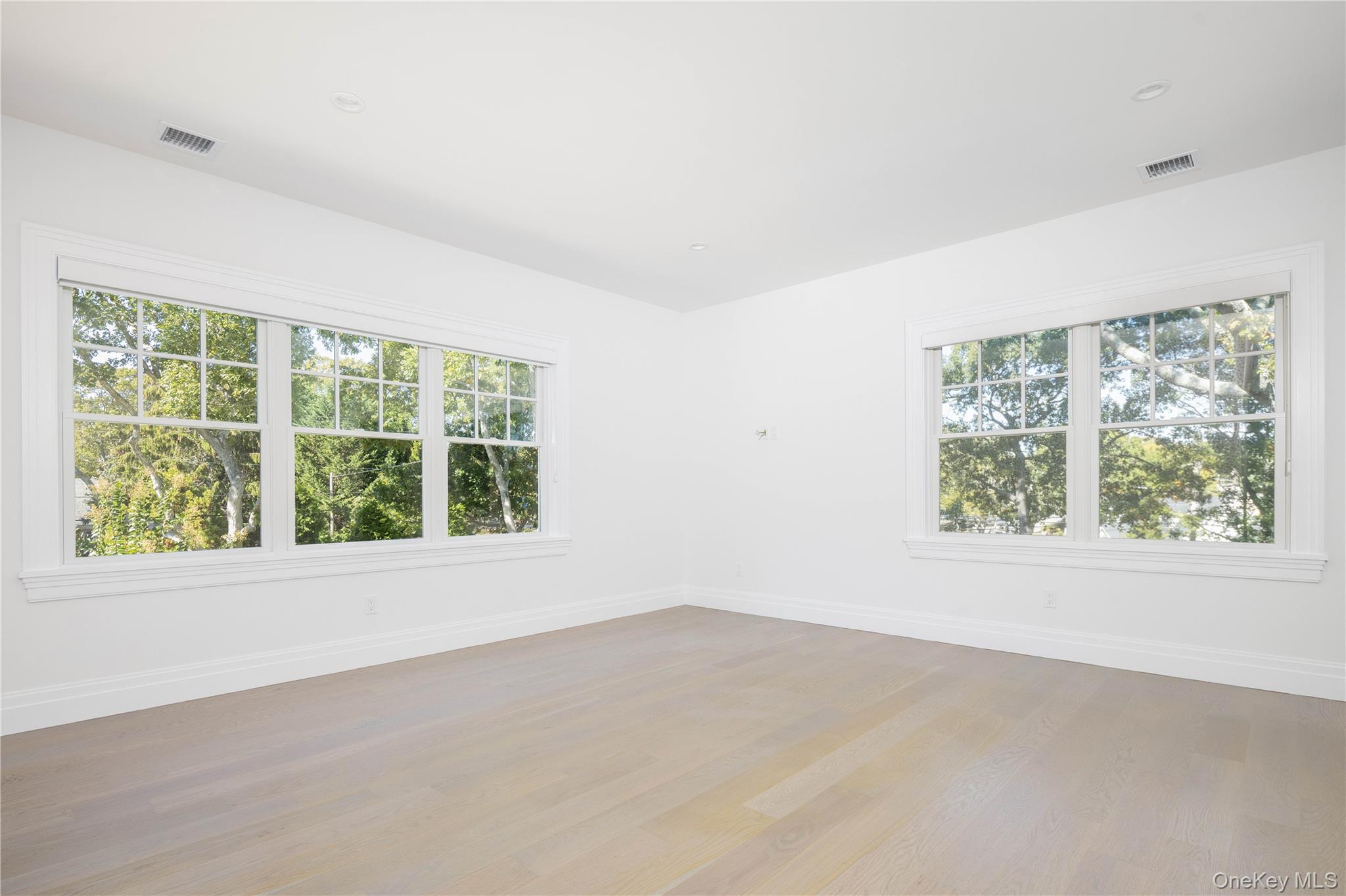 #19 photo, 100 Griffing Avenue, מחוז סאפוק Westhampton Beach , NY 11978