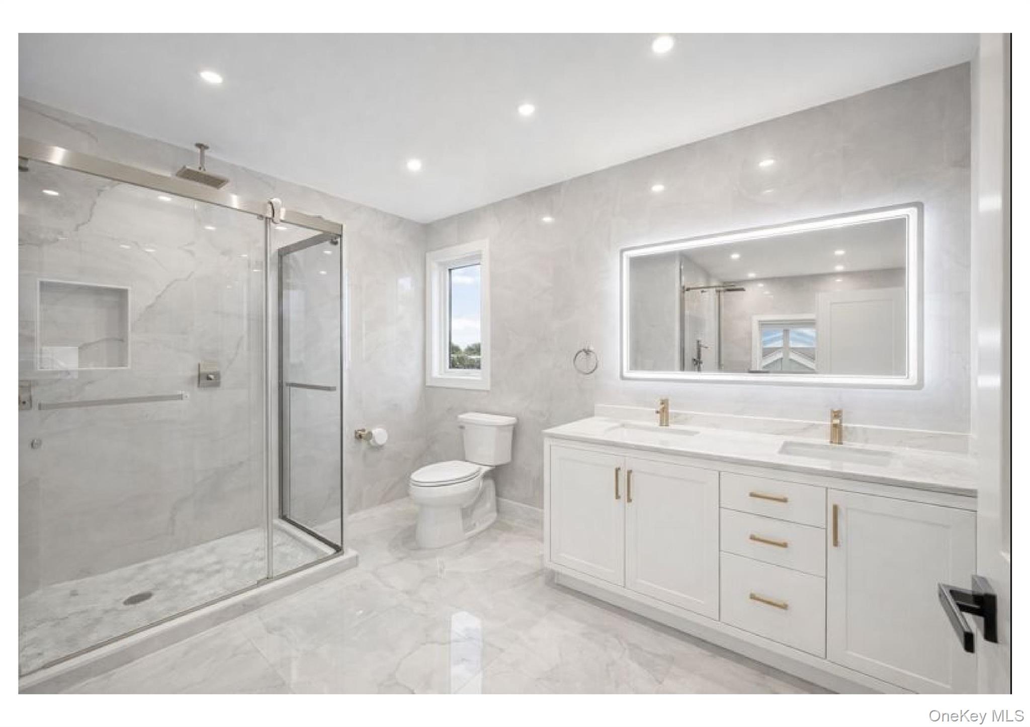 #17 photo, 2 Radial Lane, 롱 아일랜드 Levittown , NY 11756