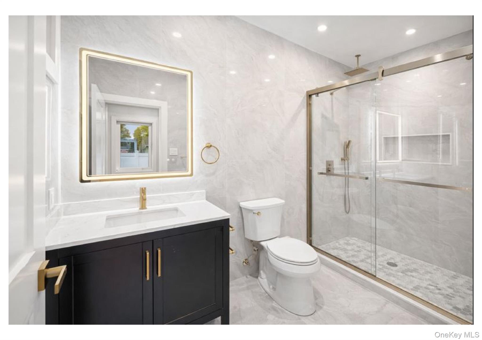 #19 photo, 2 Radial Lane, 롱 아일랜드 Levittown , NY 11756