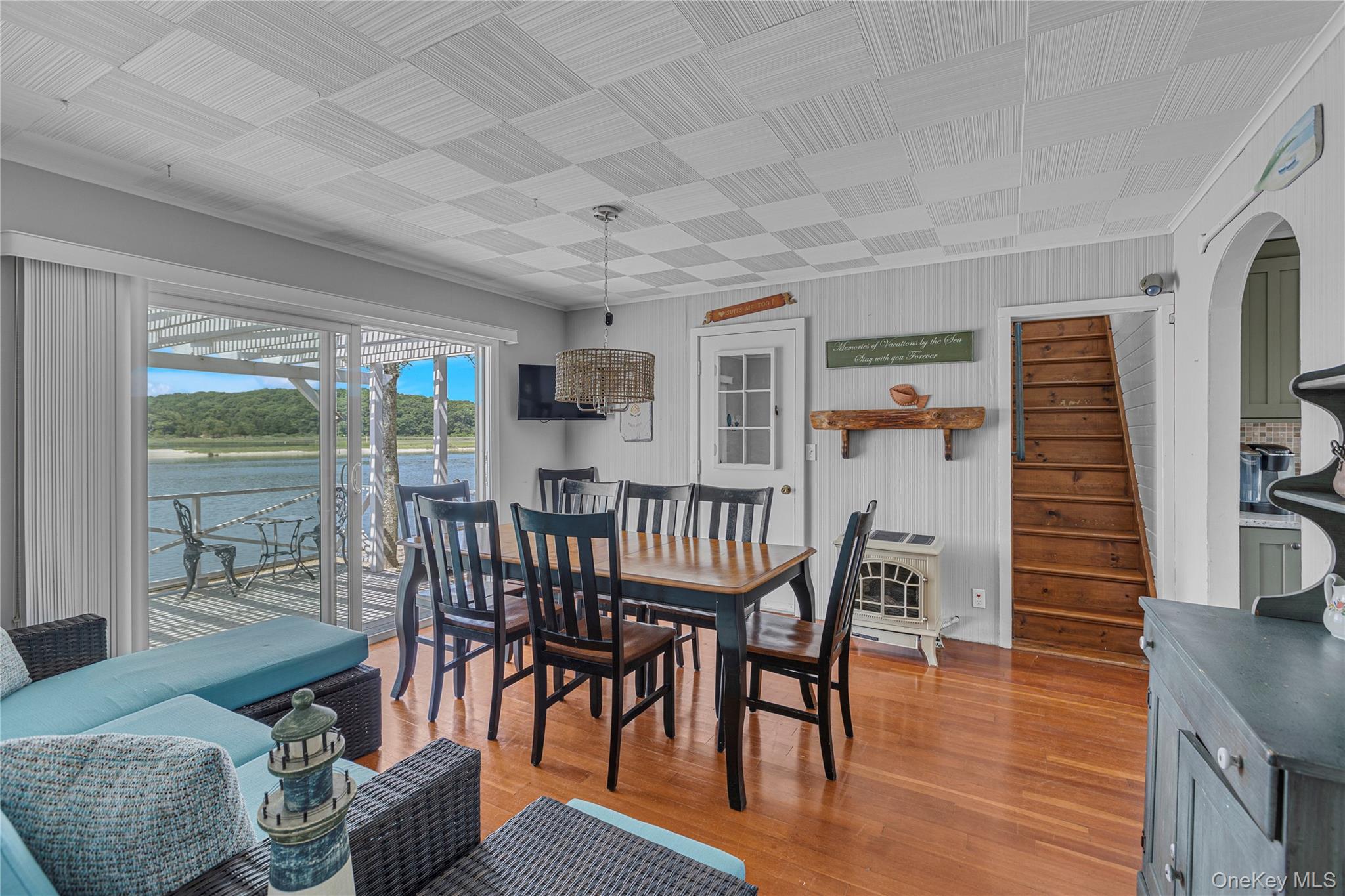 #13 photo, 286 Towd Point Road, सफ़ोक काउंटी Southampton , NY 11968