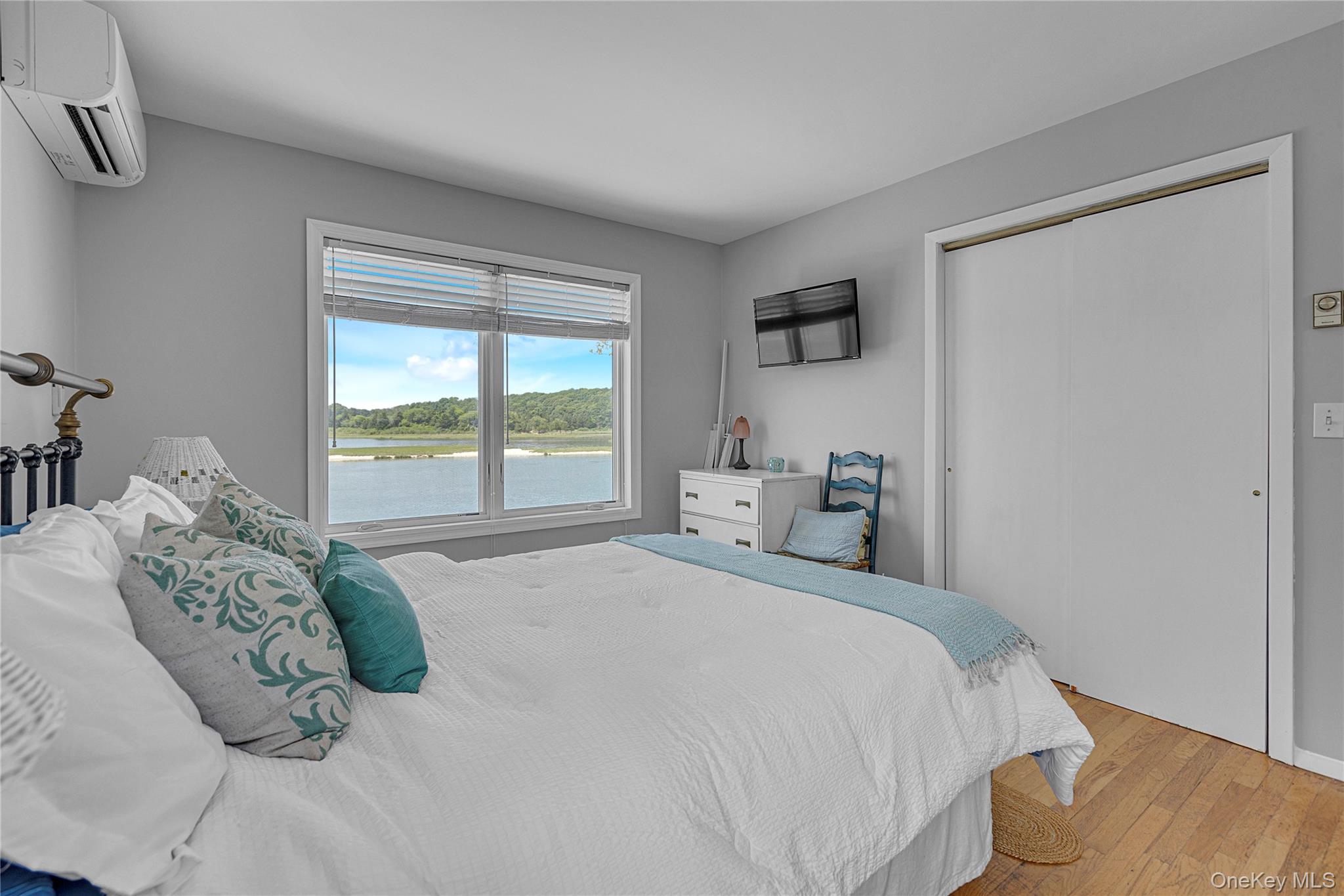 #15 photo, 286 Towd Point Road, सफ़ोक काउंटी Southampton , NY 11968