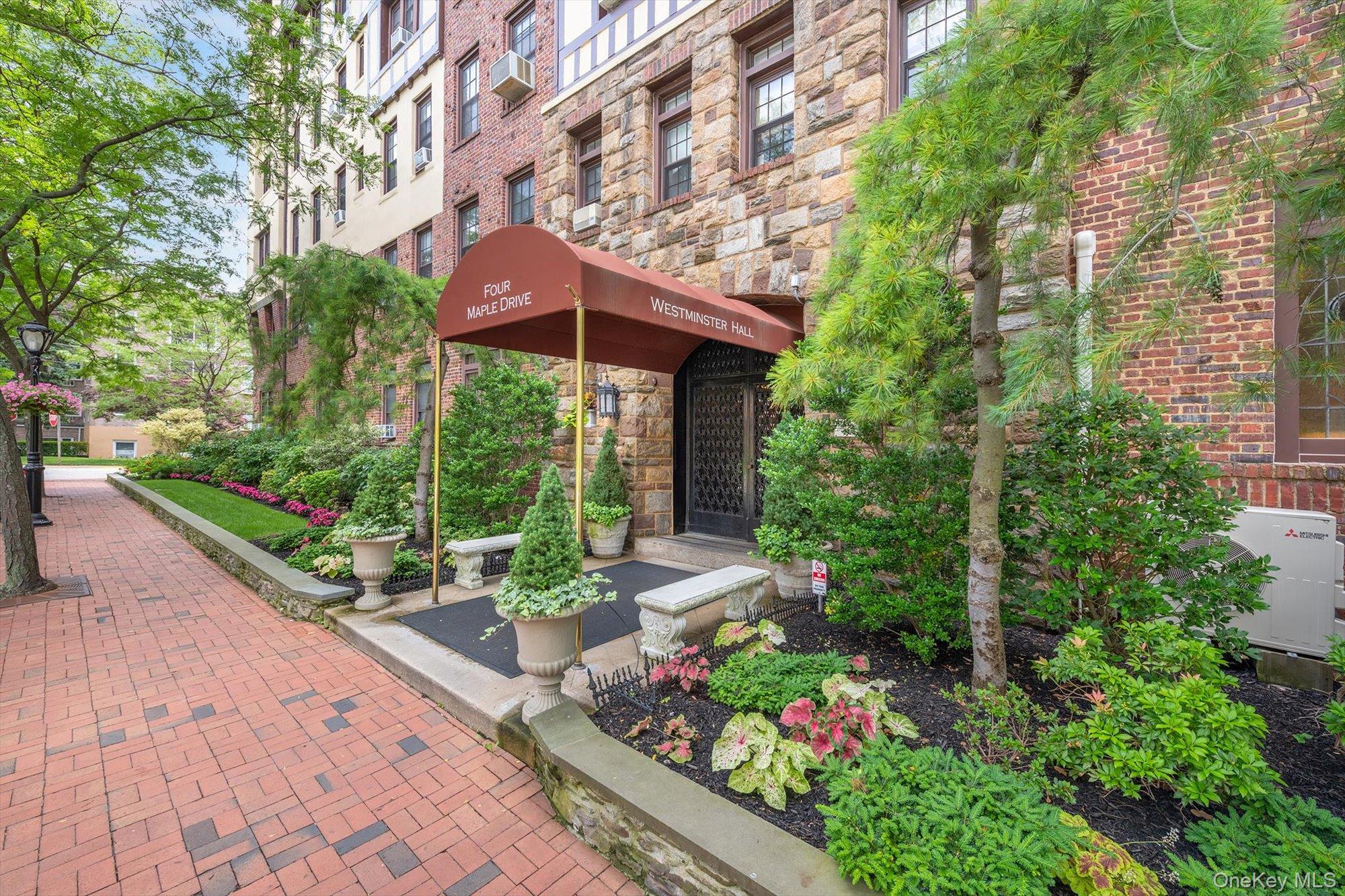 #1 photo, 4 Maple Dr, 롱 아일랜드 Great Neck , NY 11021