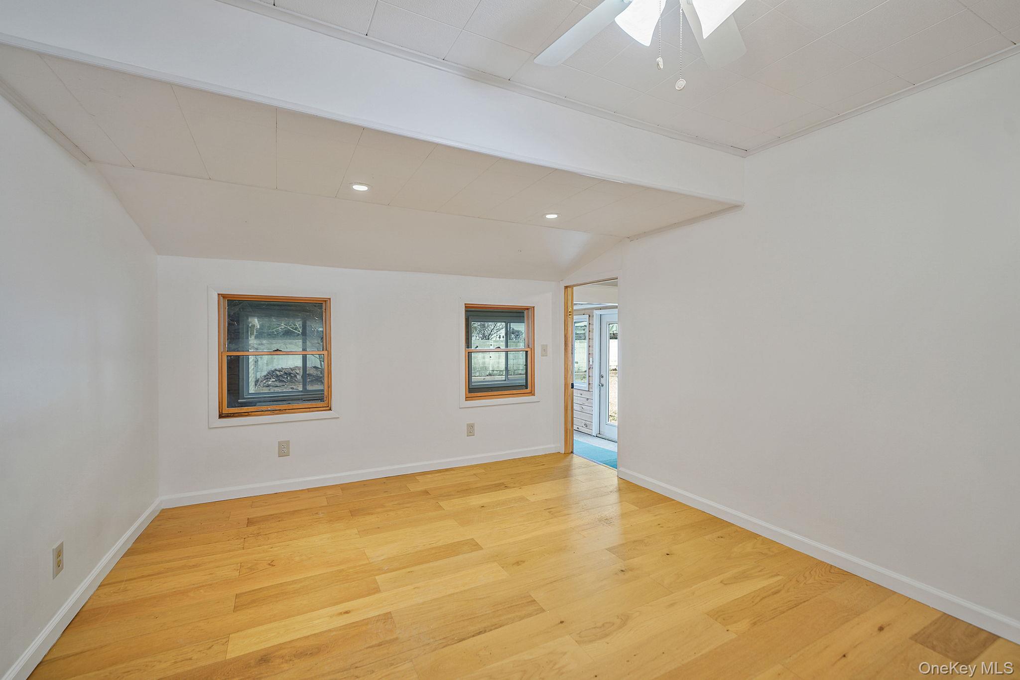 #16 photo, 133 Royal Avenue, सफ़ोक काउंटी Flanders , NY 11901