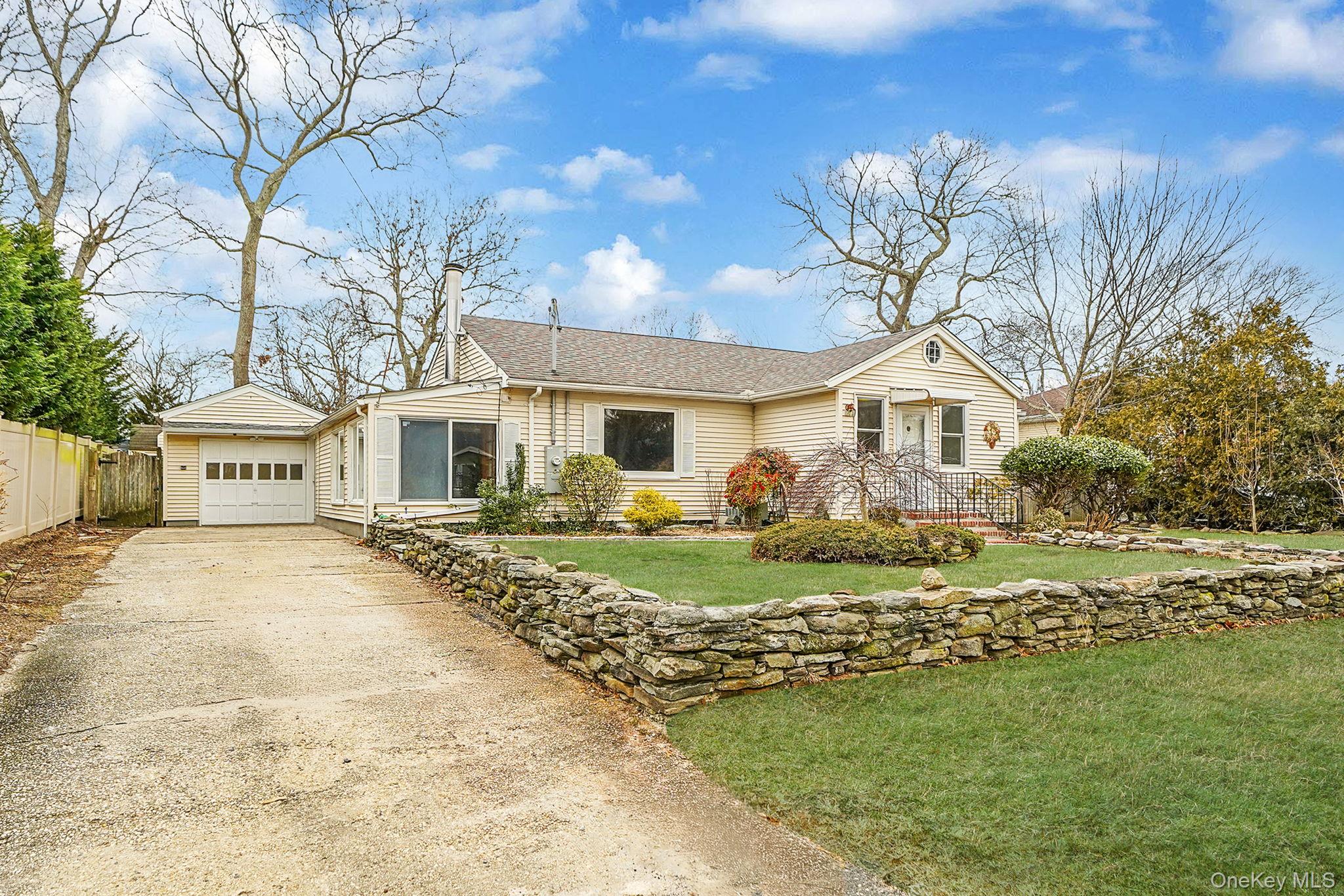 #2 photo, 133 Royal Avenue, सफ़ोक काउंटी Flanders , NY 11901