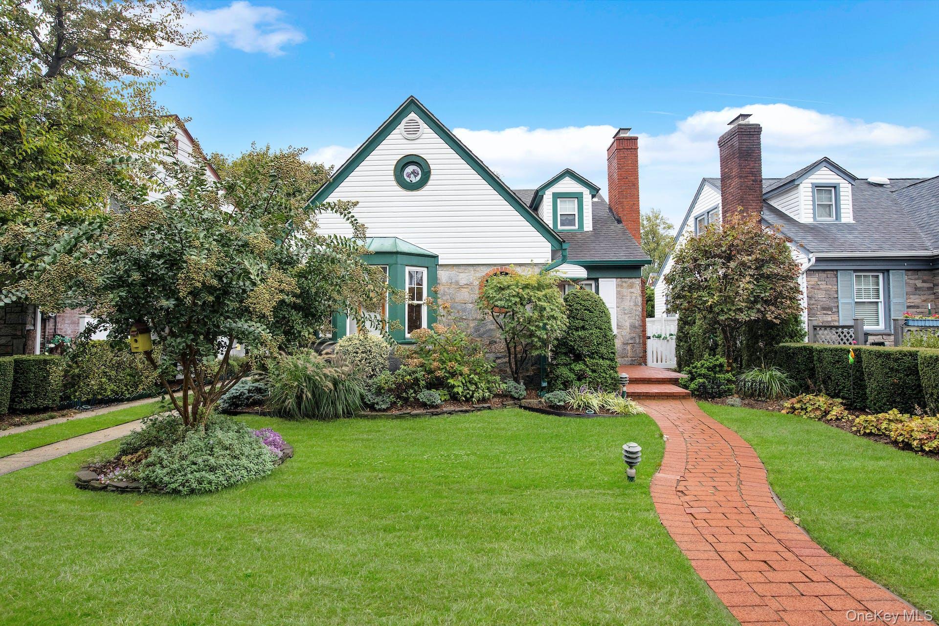 #1 photo, 18 School Street, 롱 아일랜드 Malverne , NY 11565