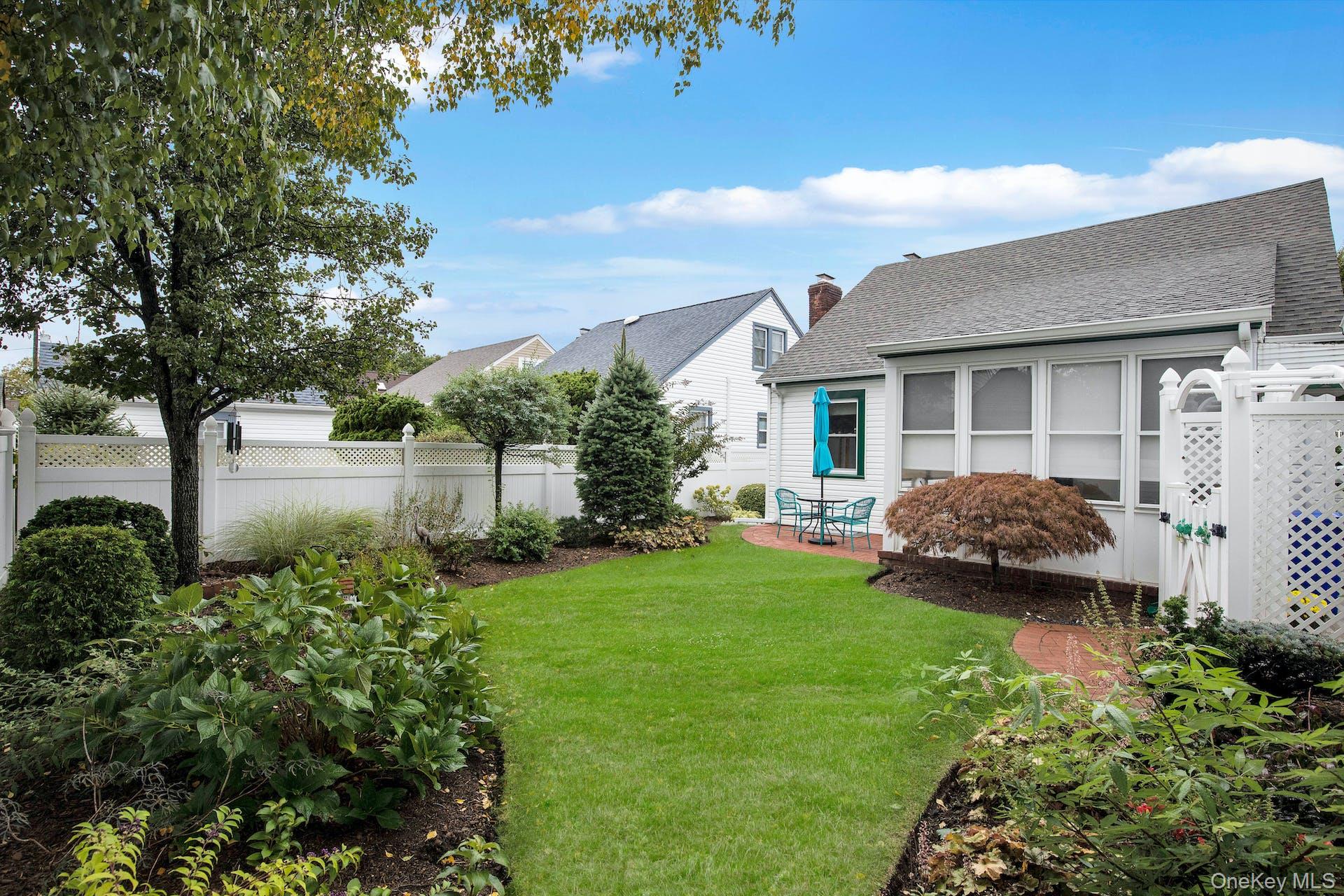 #14 photo, 18 School Street, 롱 아일랜드 Malverne , NY 11565