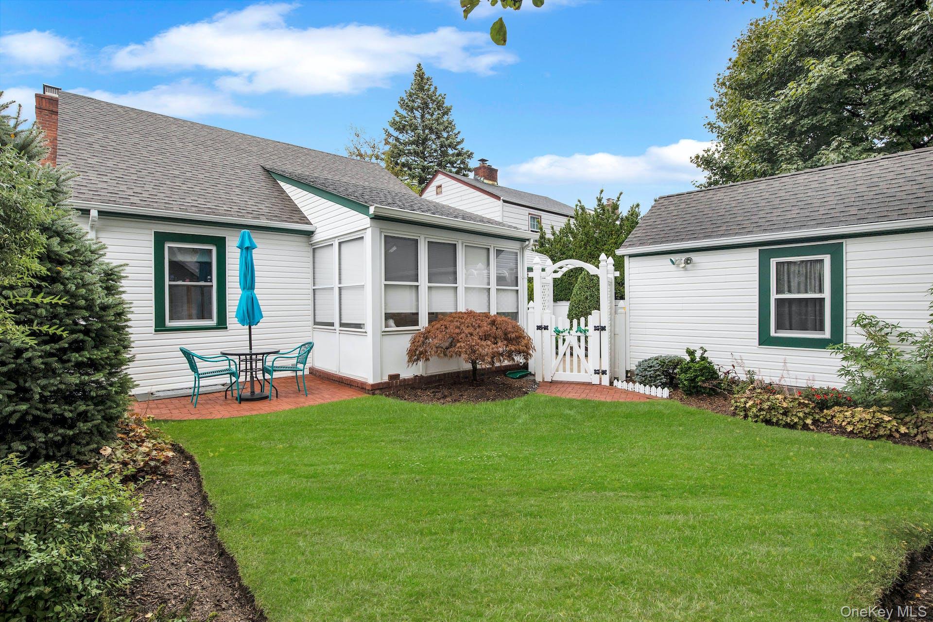 #15 photo, 18 School Street, 롱 아일랜드 Malverne , NY 11565