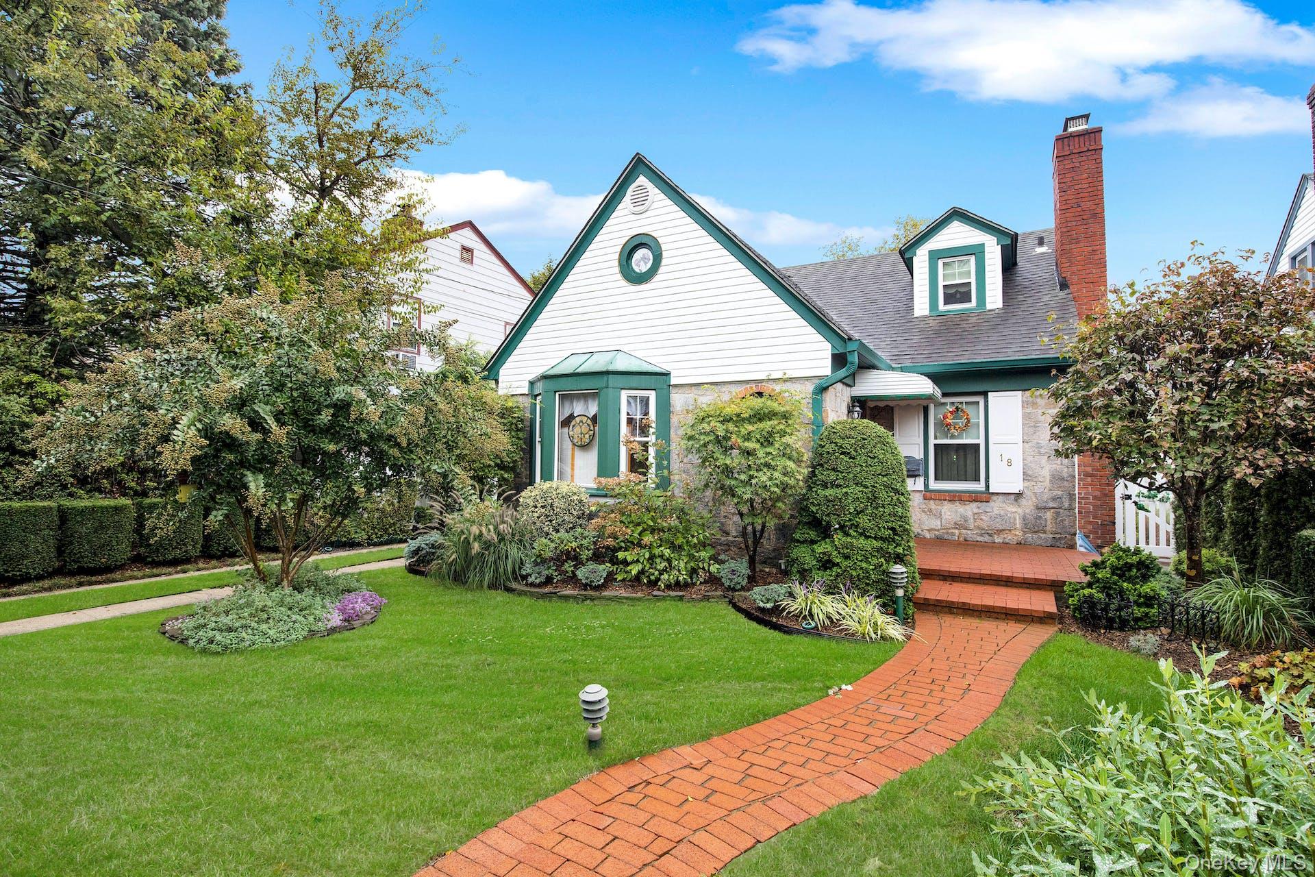 #2 photo, 18 School Street, 롱 아일랜드 Malverne , NY 11565