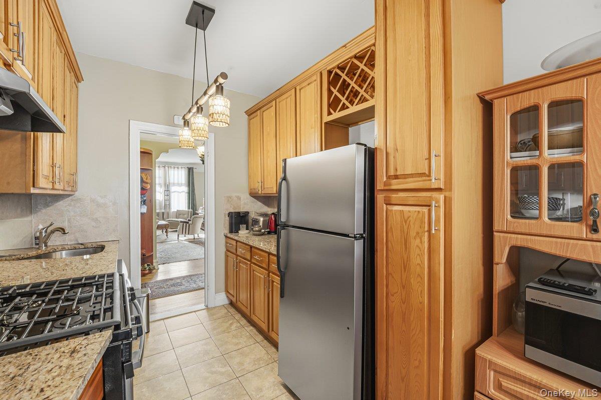 #10 photo, 110-21 73 Avenue, Forest Hills , NY 11375