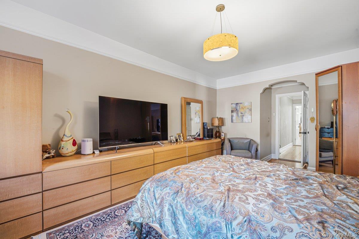 #13 photo, 110-21 73 Avenue, Forest Hills , NY 11375