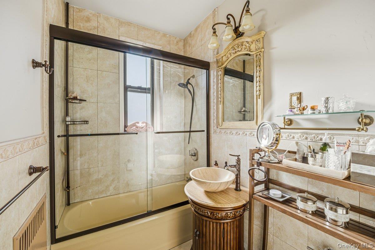 #14 photo, 110-21 73 Avenue, Forest Hills , NY 11375