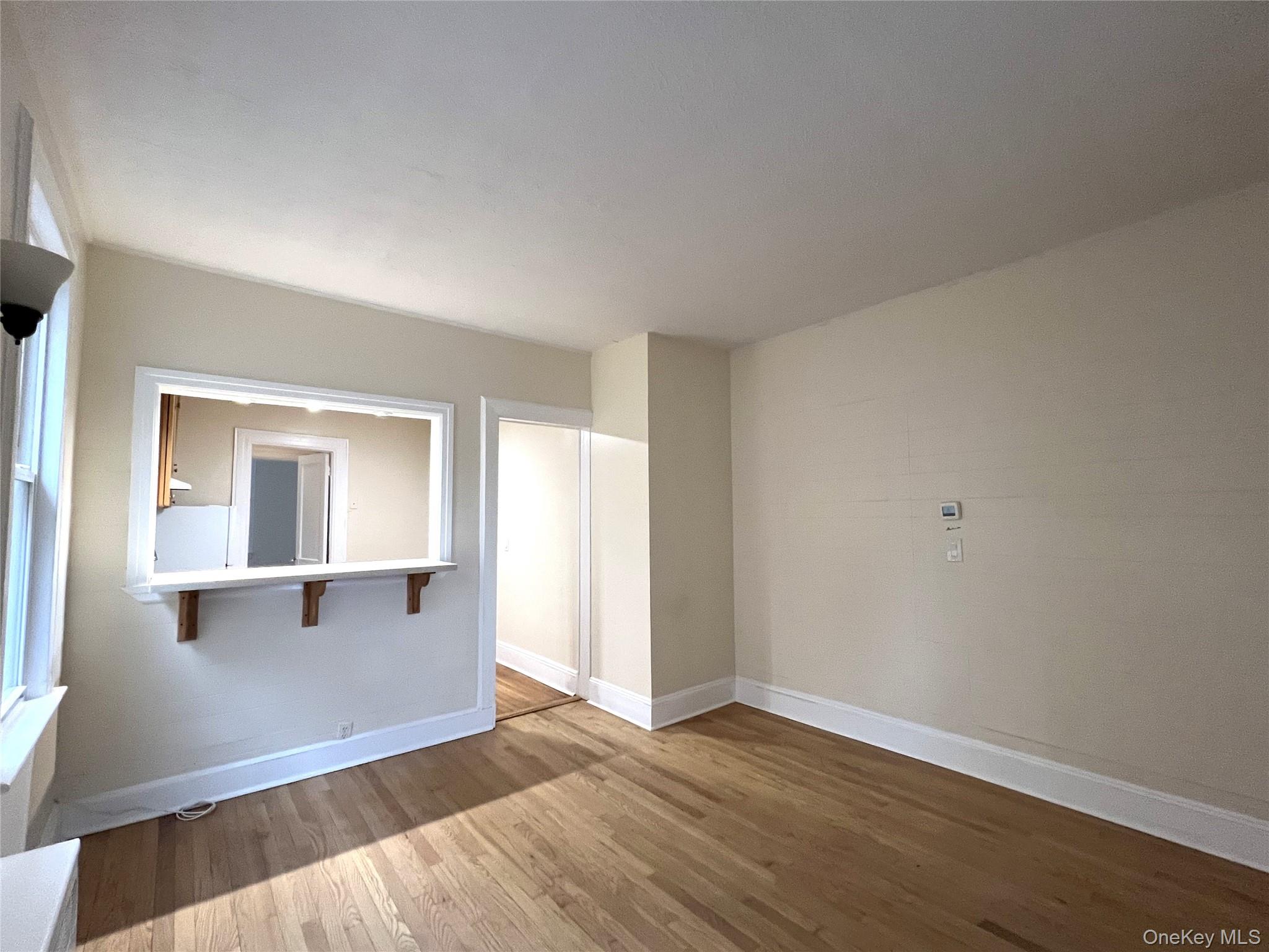 #1 photo, 241 W Broadway, नासाउ काउंटी Long Beach , NY 11561