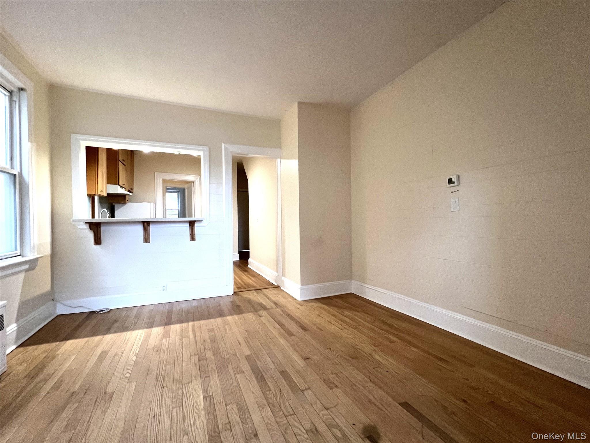 #10 photo, 241 W Broadway, नासाउ काउंटी Long Beach , NY 11561