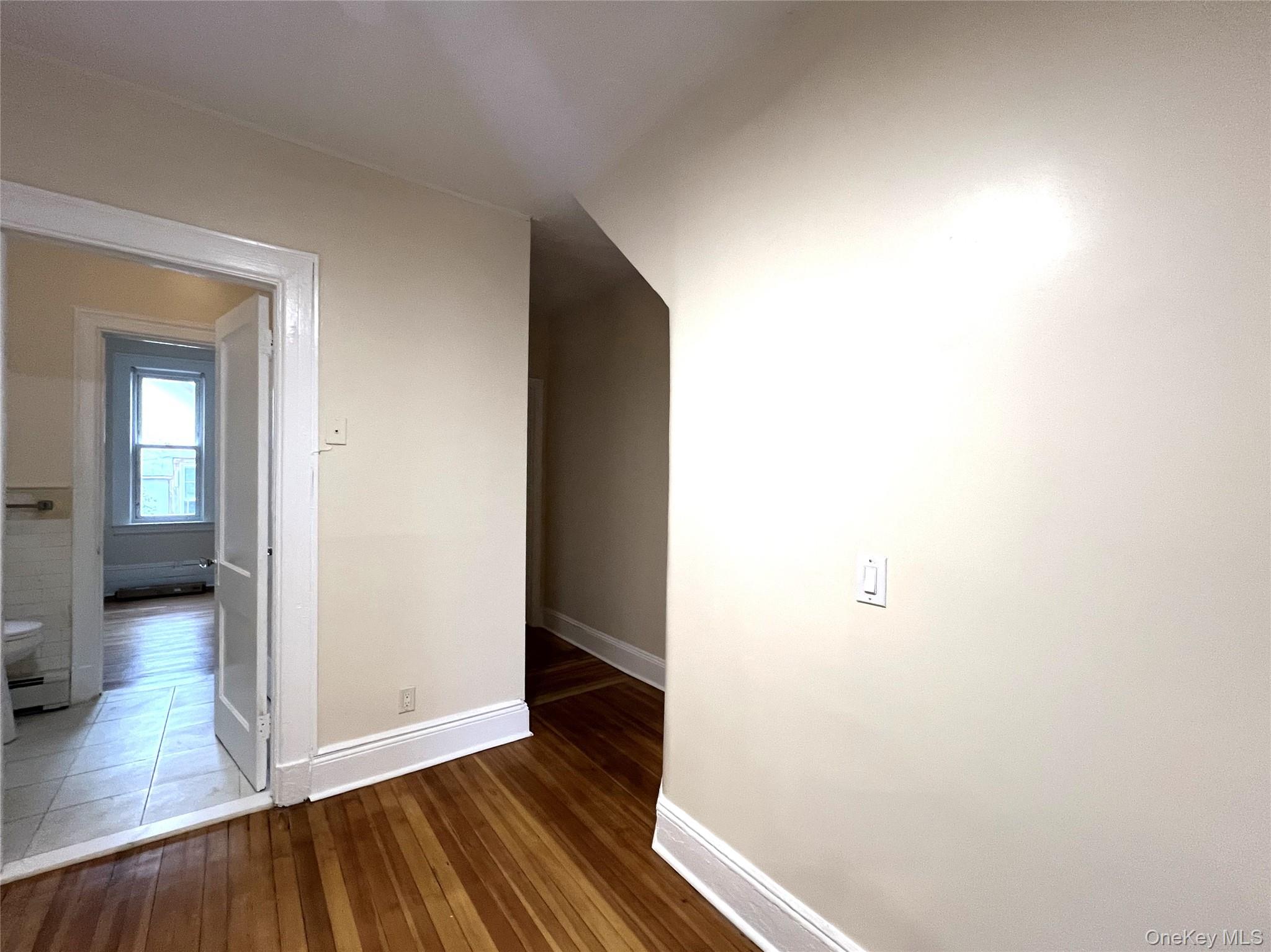 #12 photo, 241 W Broadway, नासाउ काउंटी Long Beach , NY 11561