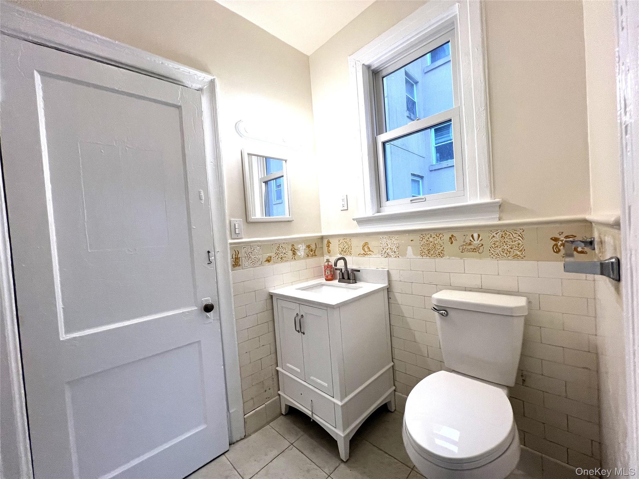 #14 photo, 241 W Broadway, नासाउ काउंटी Long Beach , NY 11561