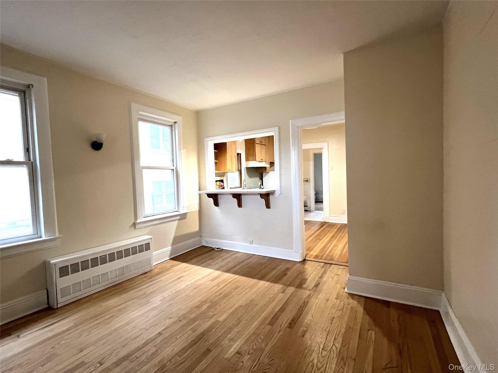 #2 photo, 241 W Broadway, नासाउ काउंटी Long Beach , NY 11561