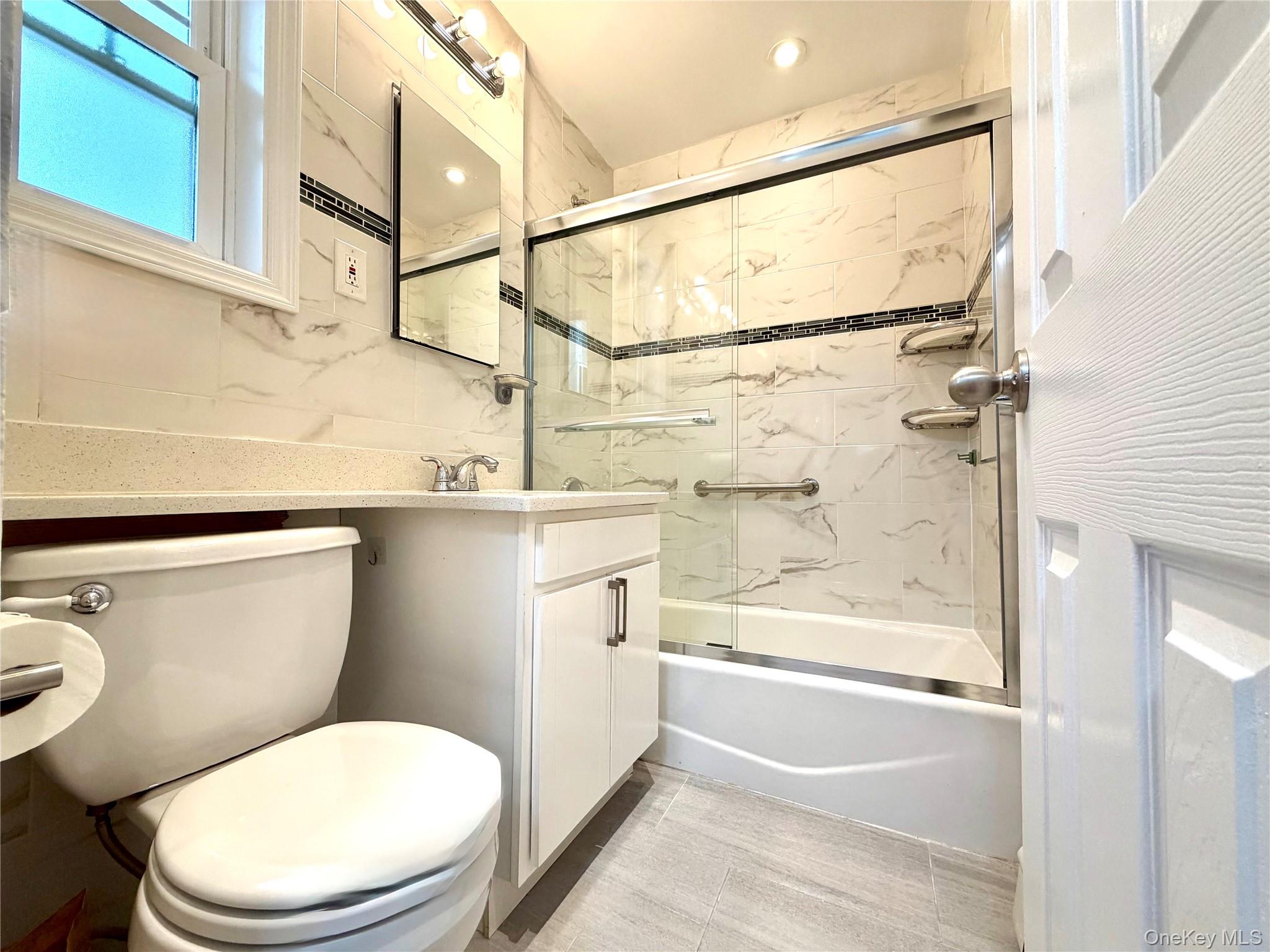 #7 photo, 77-17B Springfield Boulevard, קווינס Bayside , NY 11364