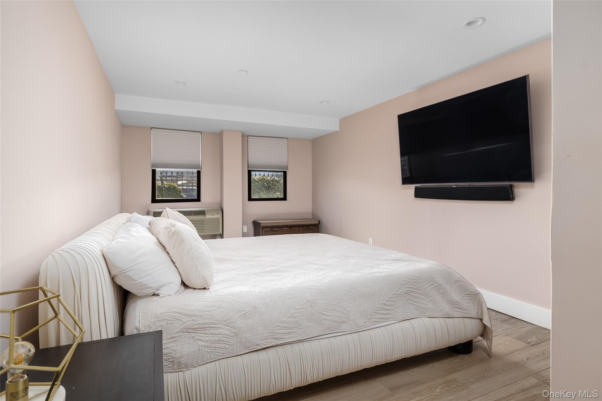 #13 photo, 185 W Park Avenue, नासाउ काउंटी Long Beach , NY 11561