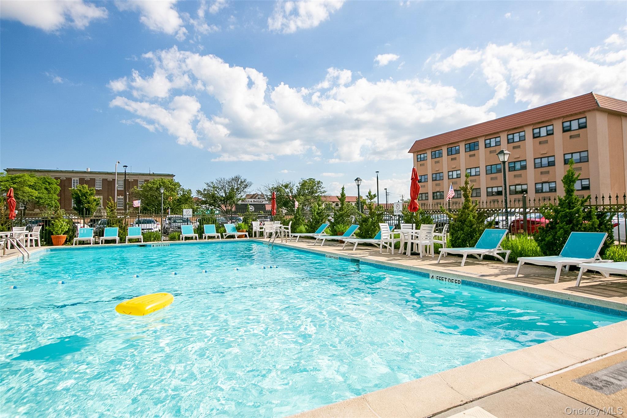 #3 photo, 185 W Park Avenue, नासाउ काउंटी Long Beach , NY 11561