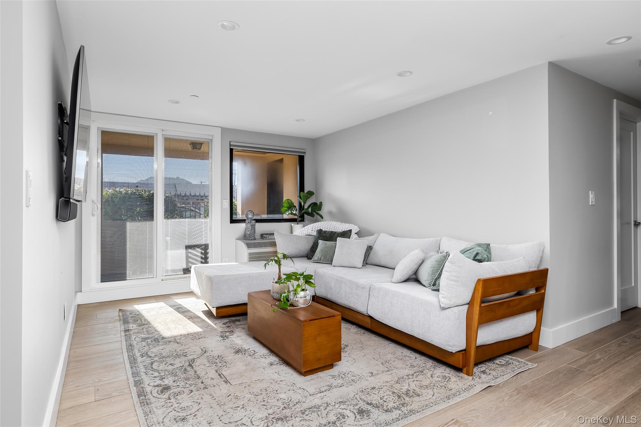 #7 photo, 185 W Park Avenue, नासाउ काउंटी Long Beach , NY 11561