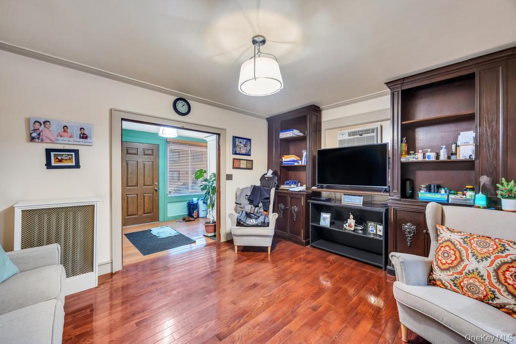 #10 photo, 91-16 196th Street, Hollis , NY 11423