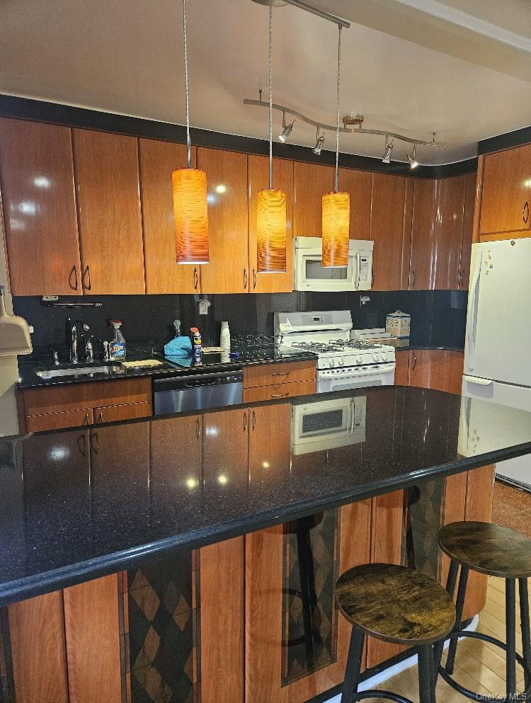 #11 photo, 105-15 66 Avenue, Forest Hills , NY 11375