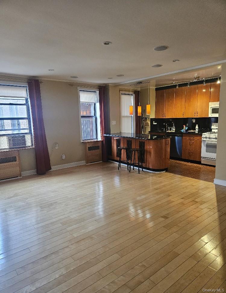 #12 photo, 105-15 66 Avenue, Forest Hills , NY 11375