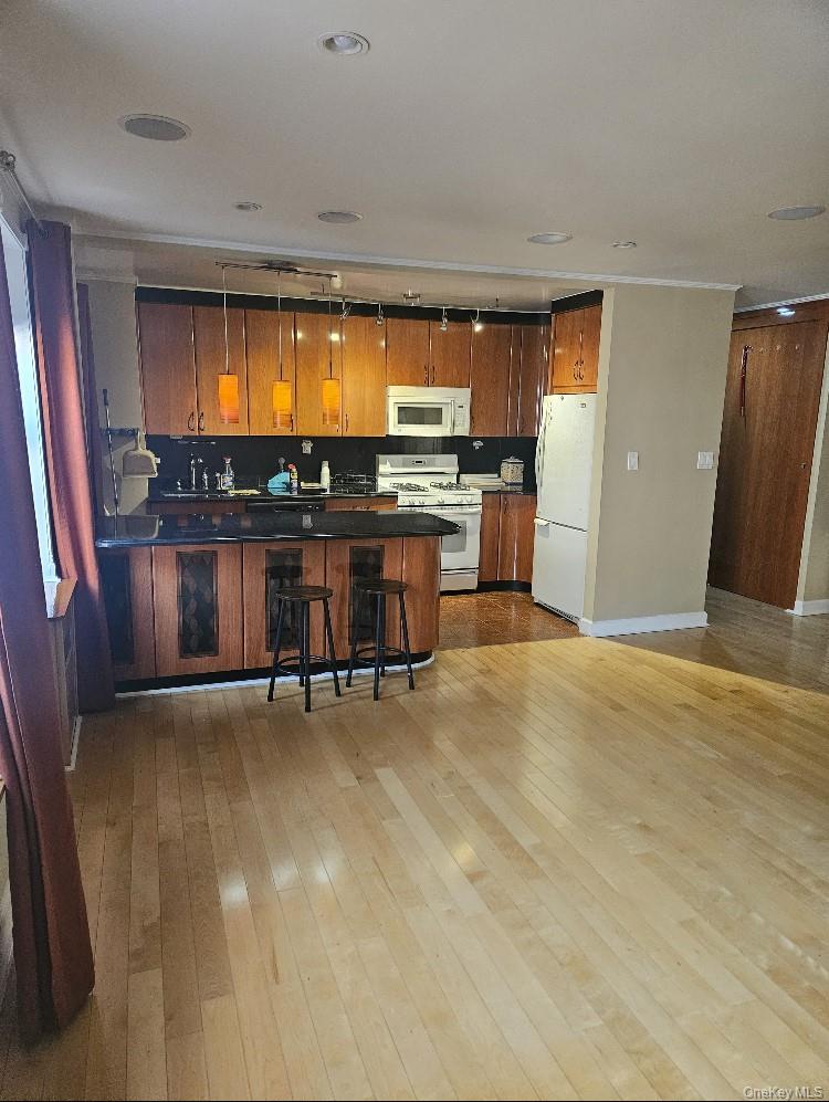 #17 photo, 105-15 66 Avenue, Forest Hills , NY 11375