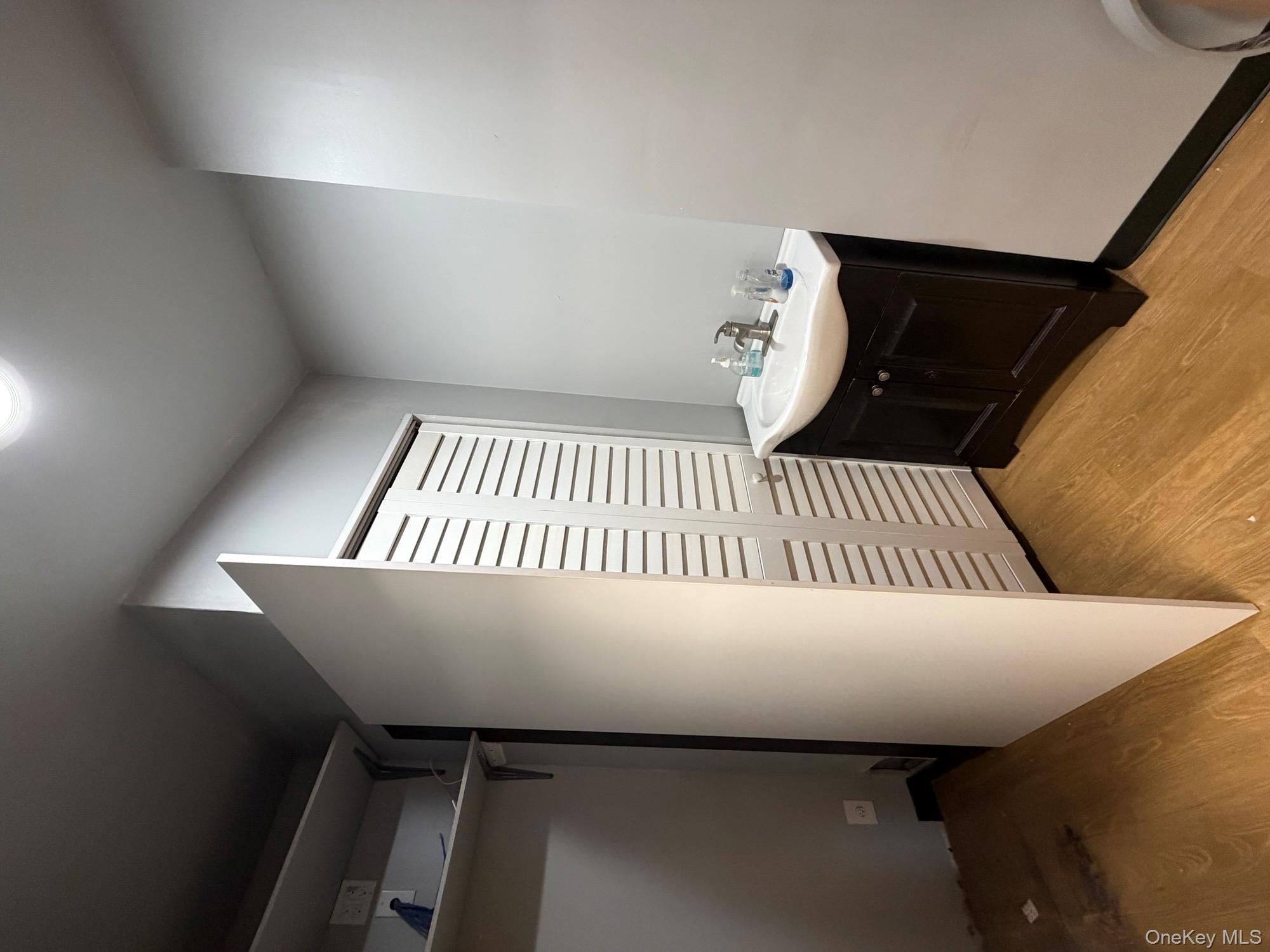 #4 photo, 1015 Jericho Turnpike, מחוז נסאו New Hyde Park , NY 11040