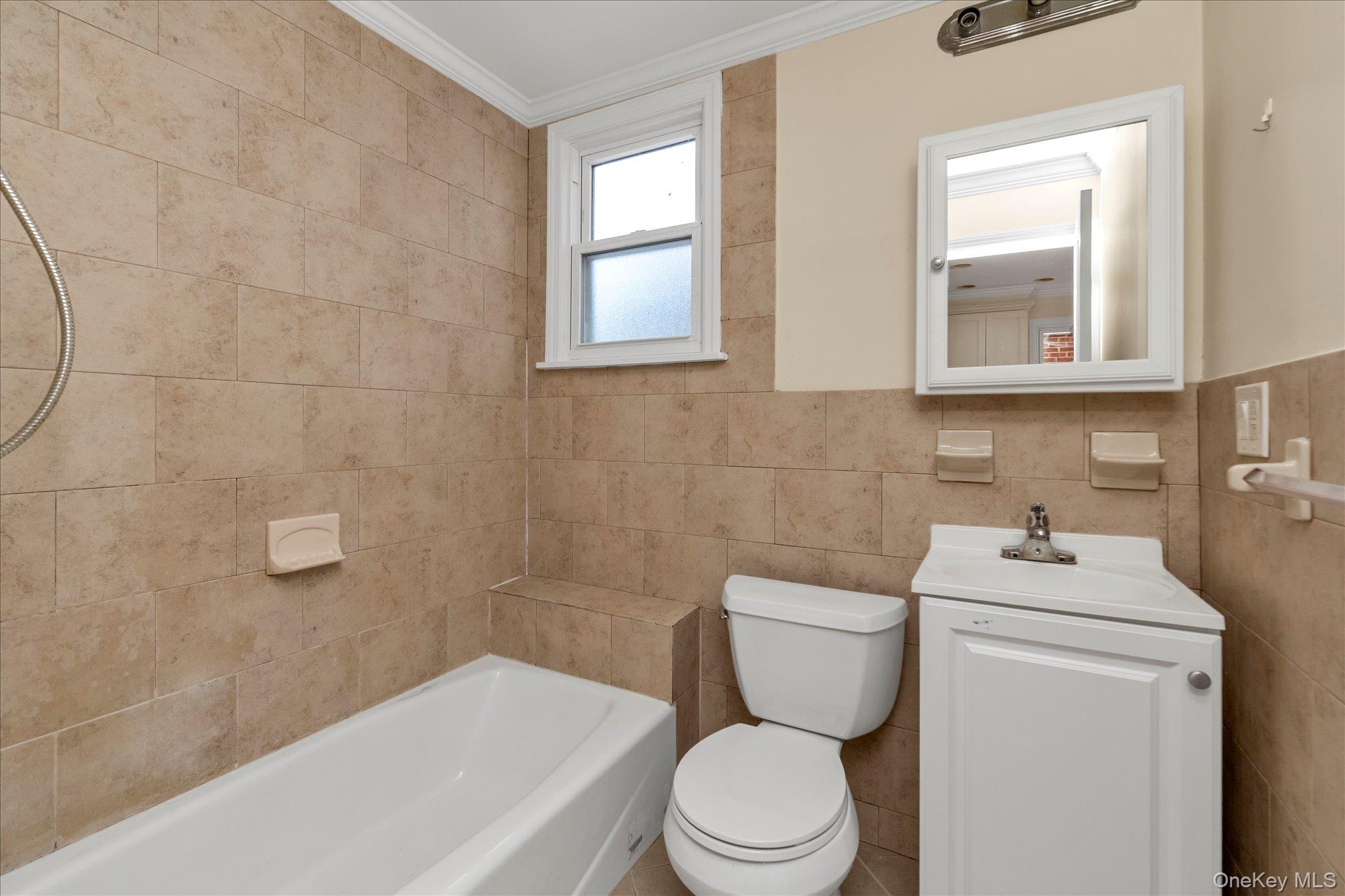 #3 photo, 45-32 Utopia Parkway, קווינס Flushing , NY 11358