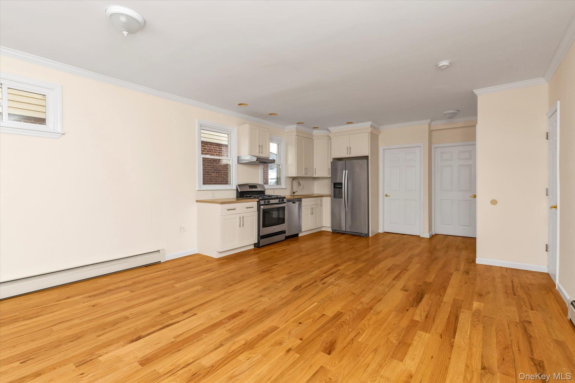 #7 photo, 45-32 Utopia Parkway, קווינס Flushing , NY 11358