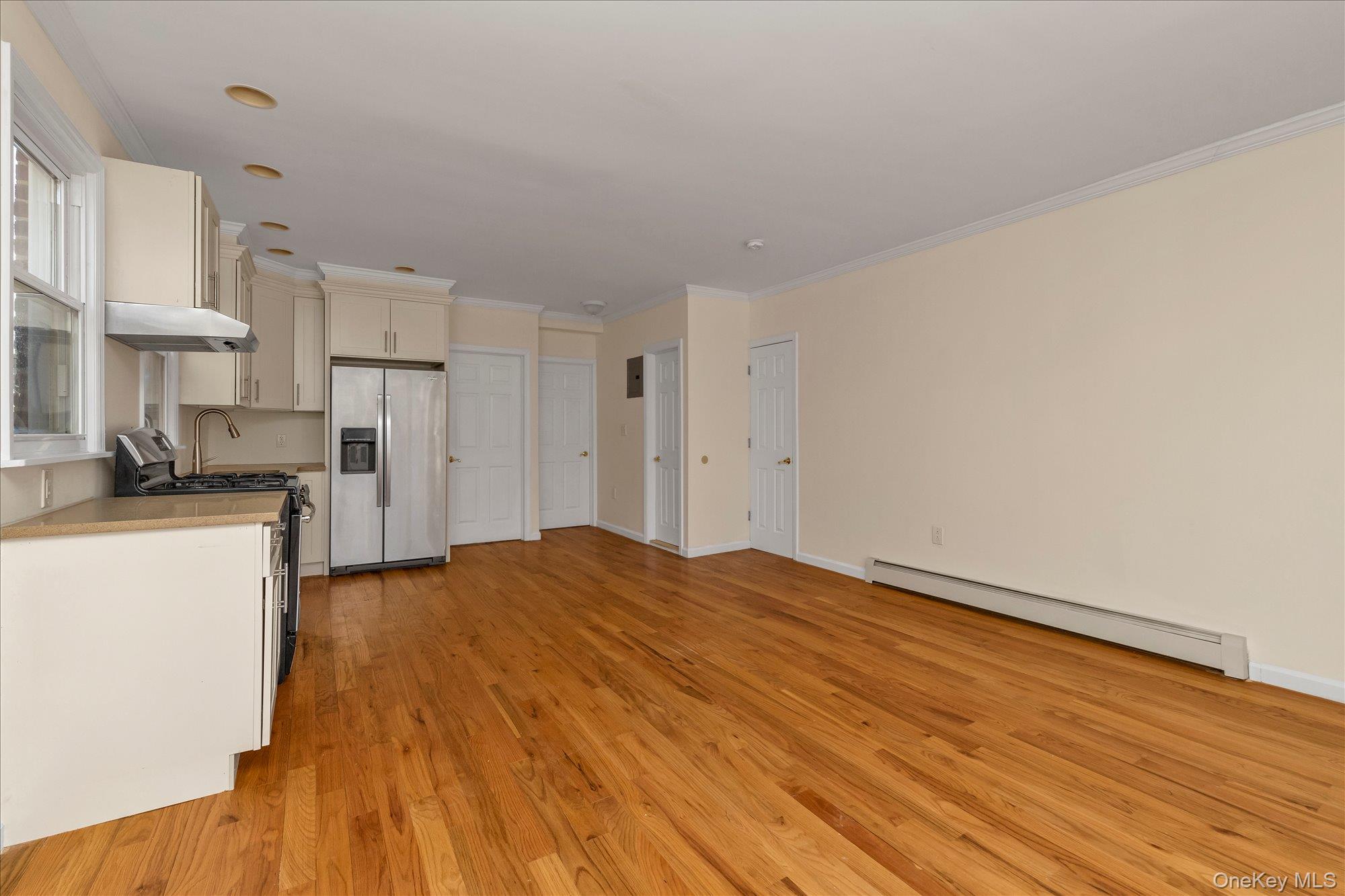 #8 photo, 45-32 Utopia Parkway, קווינס Flushing , NY 11358