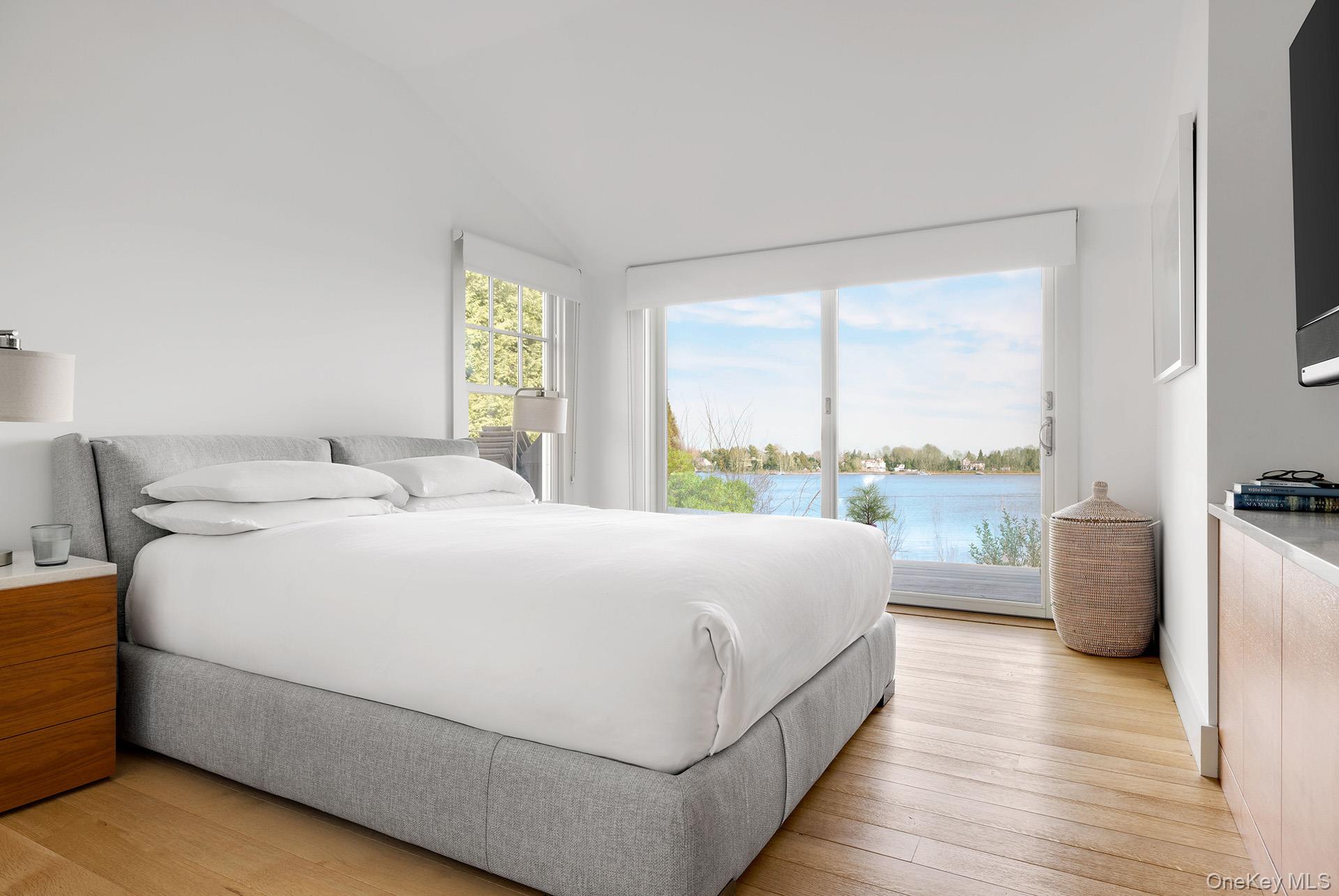 #11 photo, 20 Whalers Walk, Southampton , NY 11963