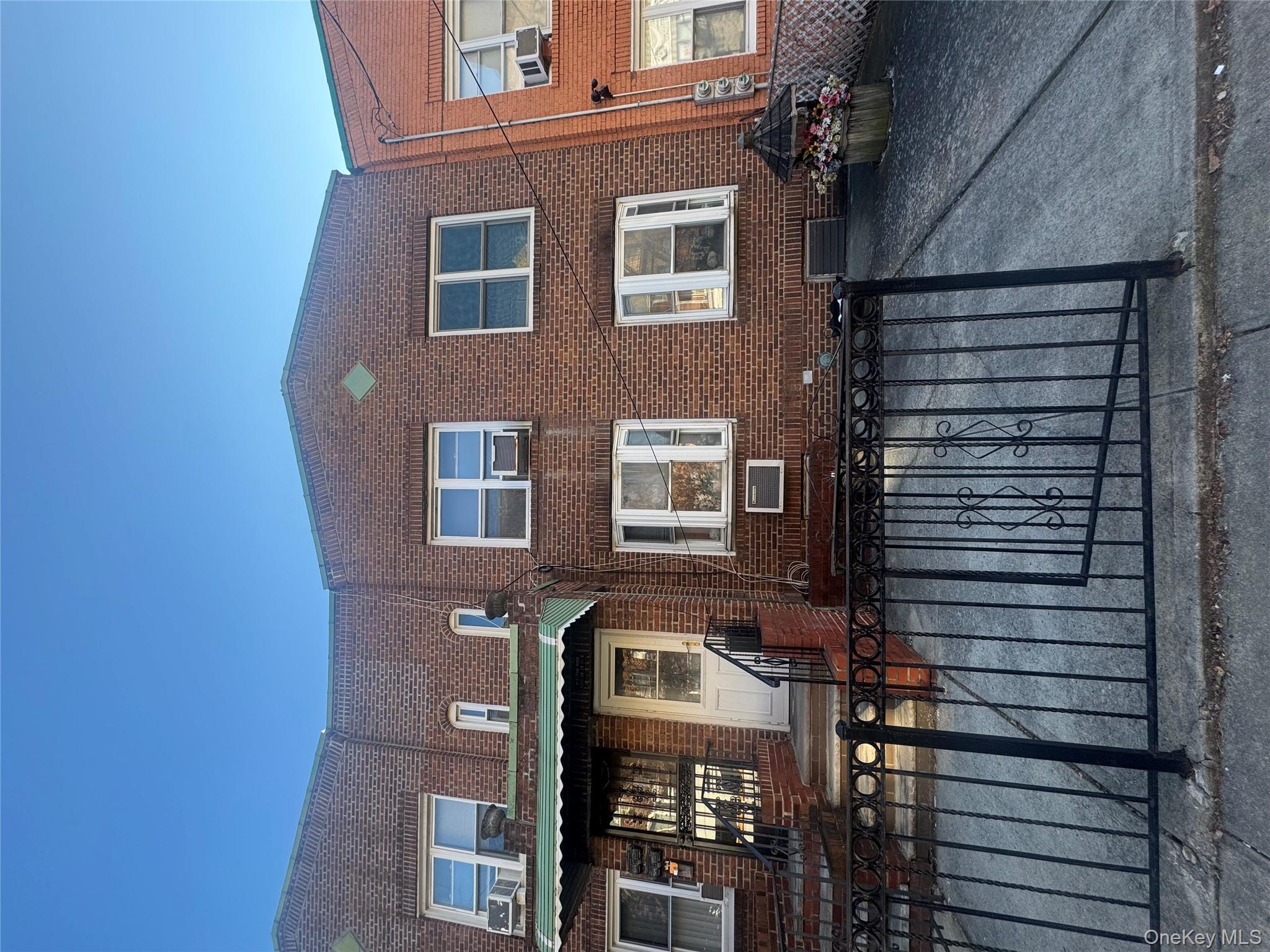 #1 photo, 28-27 44th Street, Куинс ‖ Astoria , NY 11103